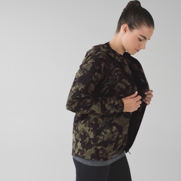 Lululemon Rise and Shine Fatigue Camo Rain Running Jacket Size 4 - Picture 8 of 10
